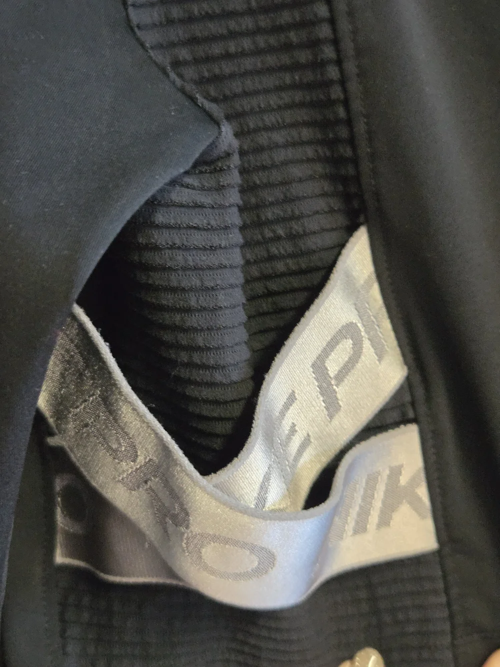 Nike pro aeroadapt